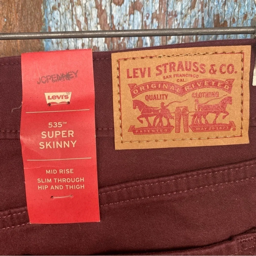 Levi’s 535 Super Skinny Burgundy Biker Pants Size 28
